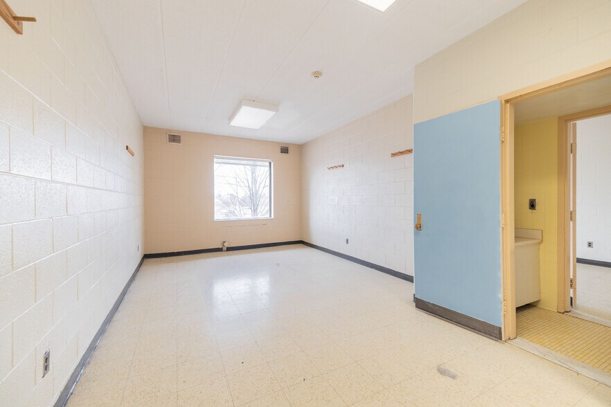 More Photos Of 6902 Chicago Rd, Warren Schools For Sale