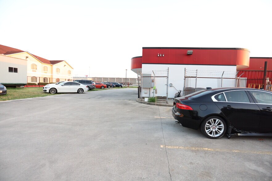 More Photos Of 101 Wells Fargo Dr, Houston Auto Repair For Sale