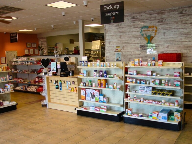 More Photos Of 1013 Cedar St, Bismarck Storefront For Sale