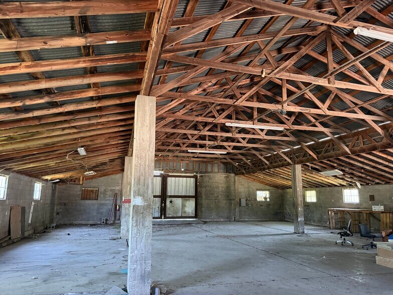 More Photos Of 1940 S Austin Ave, Georgetown Warehouse For Sale