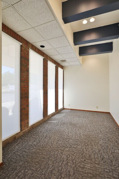 More Photos Of 1600 Sheridan Dr, Lancaster Medical For Sale