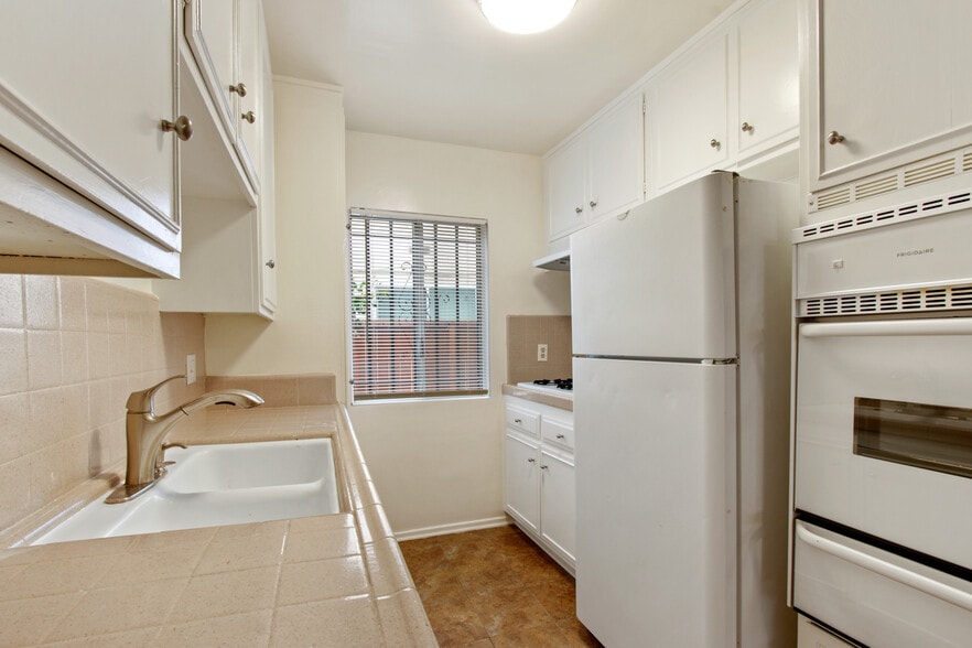 More Photos Of 3735 Mentone Ave, Los Angeles Apartments For Sale