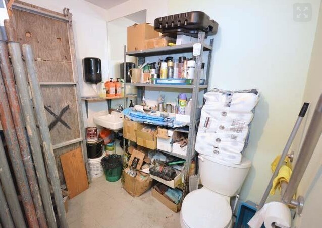 More Photos Of 2981 Simpson Rd, Richmond Showroom For Sale