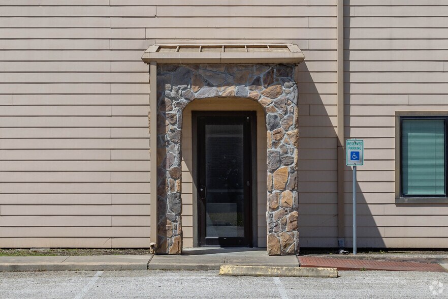 More Photos Of 5011 5th St, Katy Office For Sale