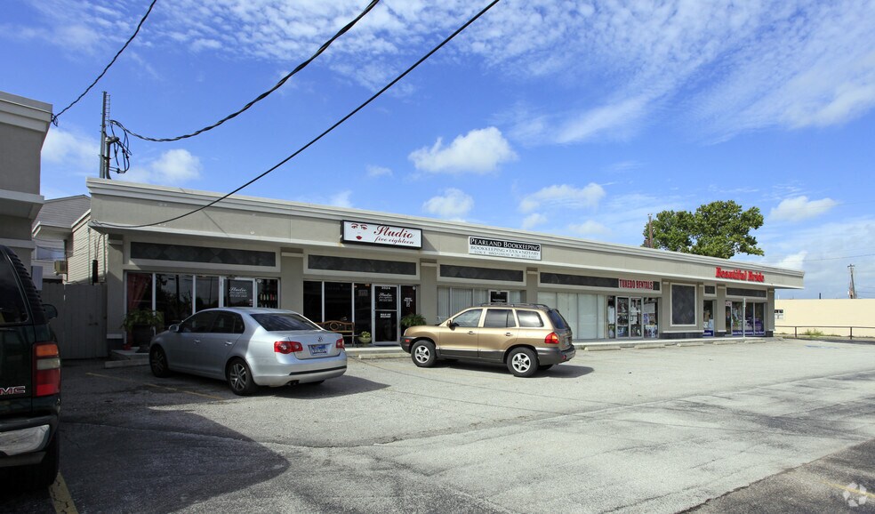 More Photos Of 3518-3528 E Broadway St, Pearland Freestanding For Lease