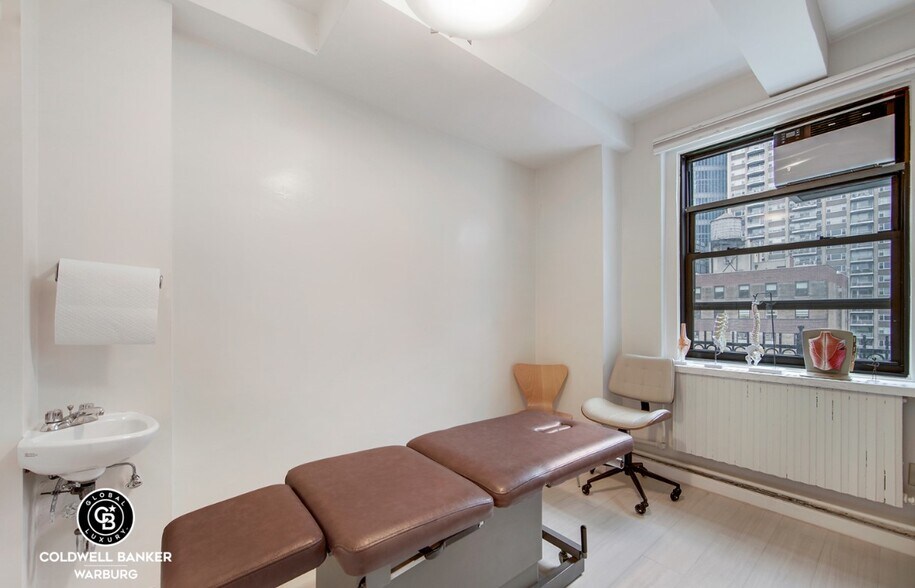 More Photos Of 115 E 61st St, New York Medical For Sale