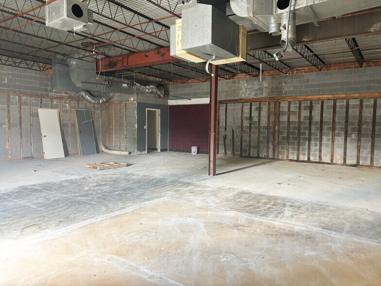 More Photos Of 1023 Chestnut St, Winston-Salem Office For Lease