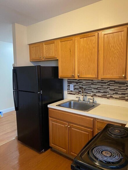 More Photos Of 533 E 2nd Ave, Roselle Apartments For Sale