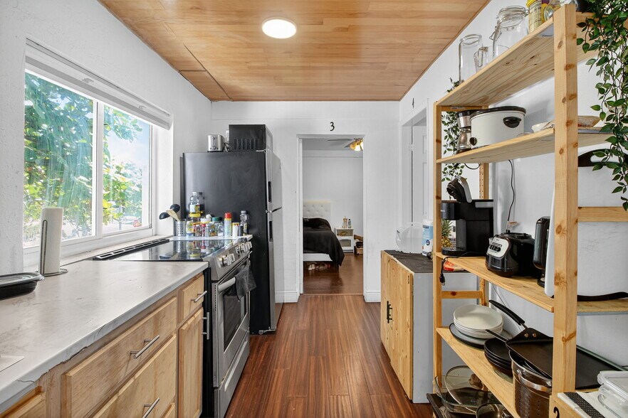 More Photos Of 1680 NW 22nd Ct, Miami Multifamily For Sale