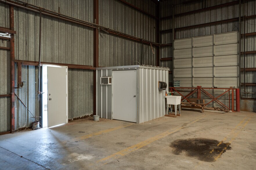 More Photos Of 12150-A US Highway 70 S, Vernon Warehouse For Lease