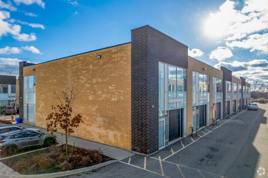 More Photos Of 1215 Queensway E, Mississauga Warehouse For Sale