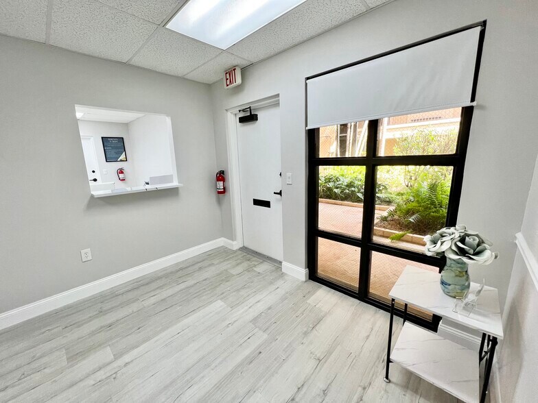 More Photos Of 2650 Bahia Vista St, Sarasota Medical For Sale