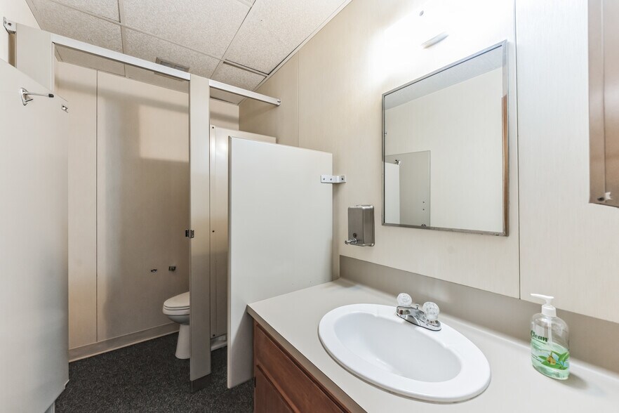 More Photos Of 1611 Old Granger Rd, Taylor Office For Lease