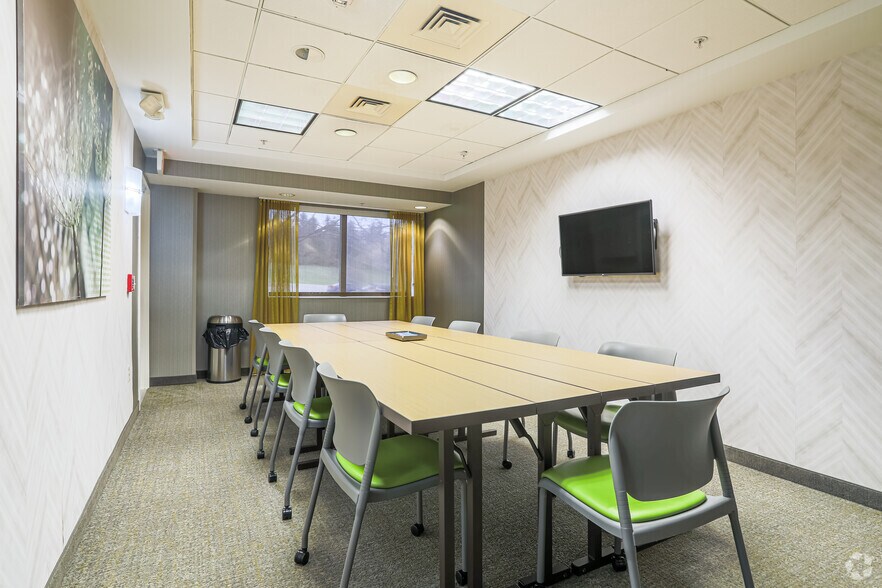 More Photos Of 450 Center Dr, Grand Rapids Hotel For Sale