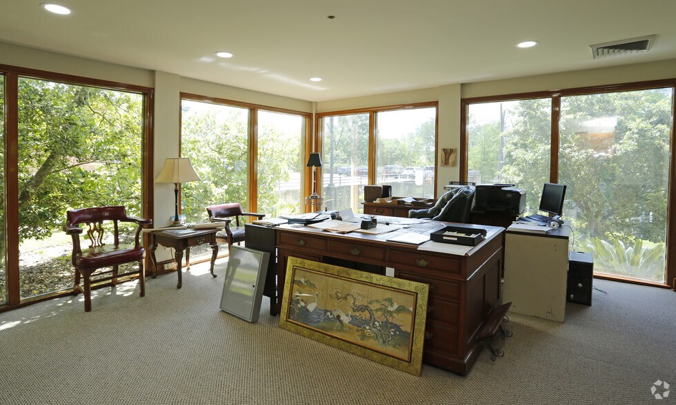 More Photos Of 7330 Highland Rd, Baton Rouge Coworking Space