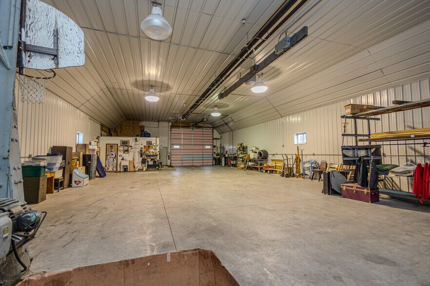 More Photos Of 2090 Idaho Dr, Pella Manufacturing For Sale