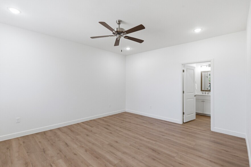 More Photos Of 200-210 Ewell st, Granbury Apartments For Sale