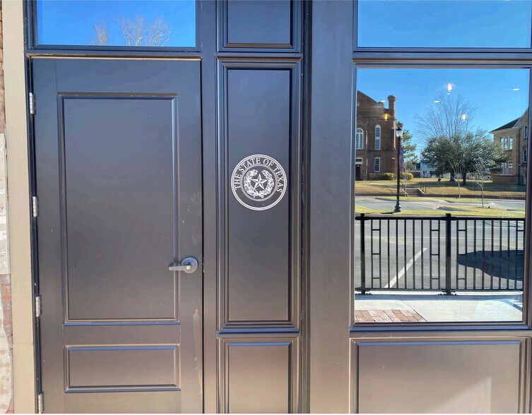 More Photos Of 117 San Augustine St, Center Office Residential For Sale