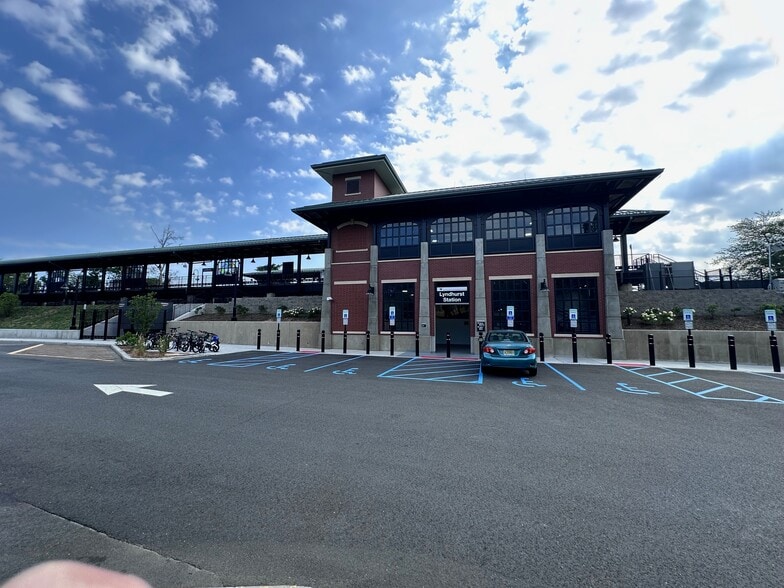 More Photos Of 107 Stuyvesant Ave, Lyndhurst Office For Lease