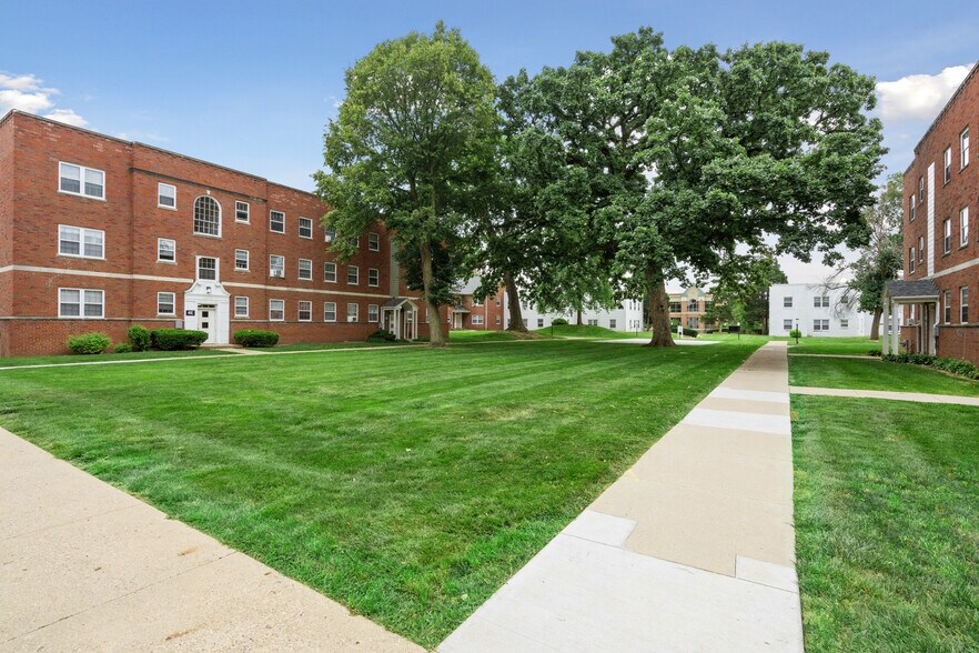 More Photos Of 3333 Grand Ave, Des Moines Apartments For Sale