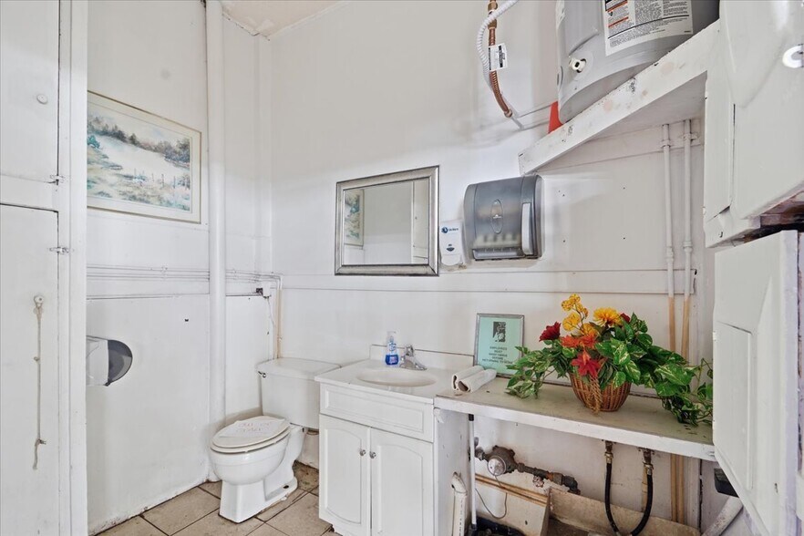 More Photos Of 407 Main St, Union Freestanding For Sale