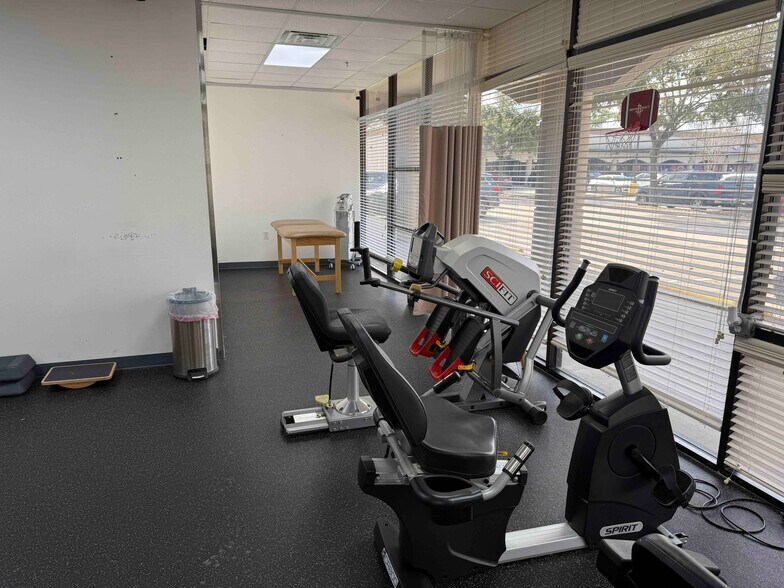 More Photos Of 10019 Main St, Houston Office For Lease