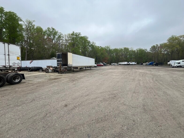 More Photos Of 24567 DuPont Blvd, Georgetown Truck Terminal For Sale