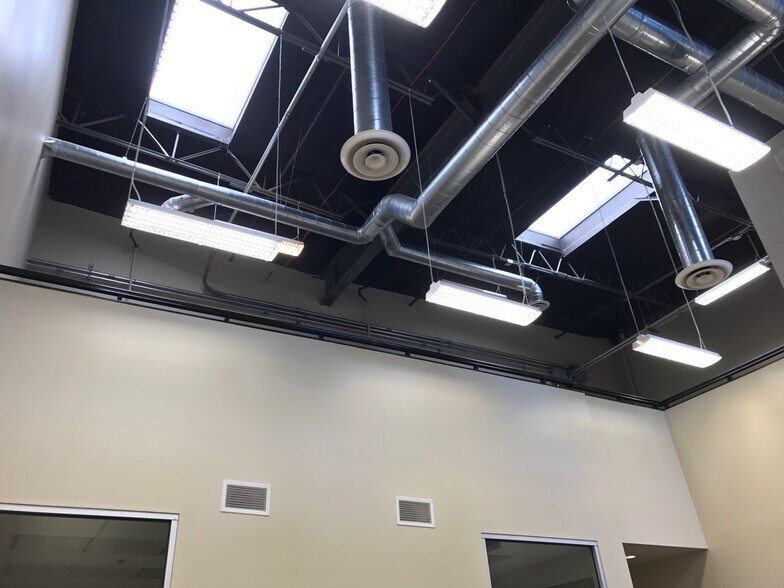 More Photos Of 2215-2221 W 190th St, Torrance Loft Creative Space For Lease