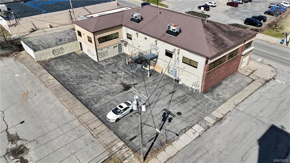 More Photos Of 1329 Pine Ave, Niagara Falls Office For Sale