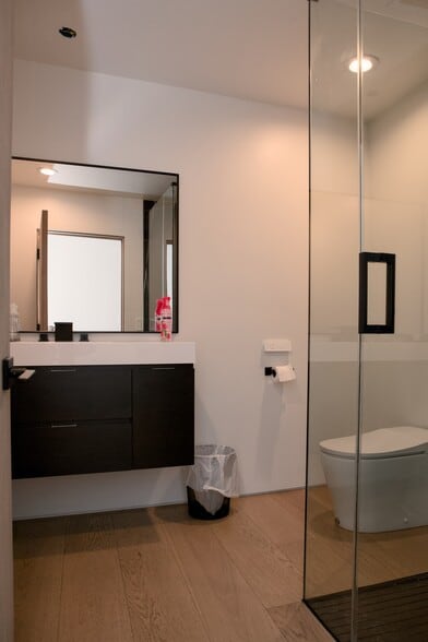 More Photos Of 648 N St. Andrews Pl, Los Angeles Loft Creative Space For Sale