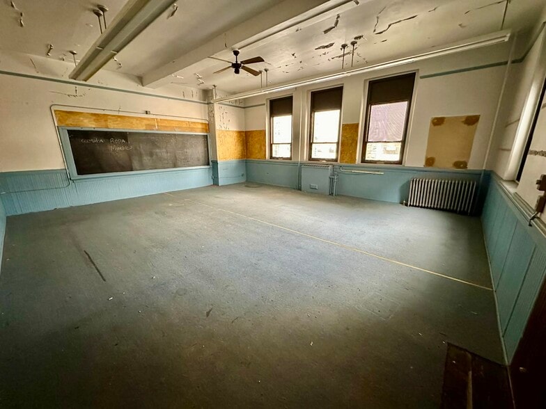 More Photos Of 124 E Abbott St, Lansford Specialty For Sale