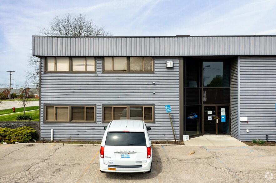 More Photos Of 21540 W 11 Mile Rd, Southfield Medical For Lease