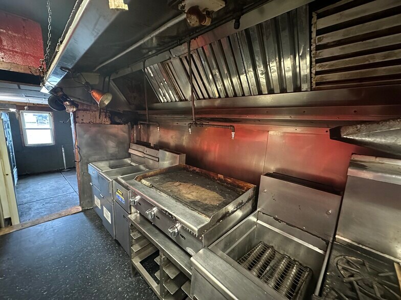 More Photos Of 2201 Hyde Park Blvd, Niagara Falls Restaurant For Sale