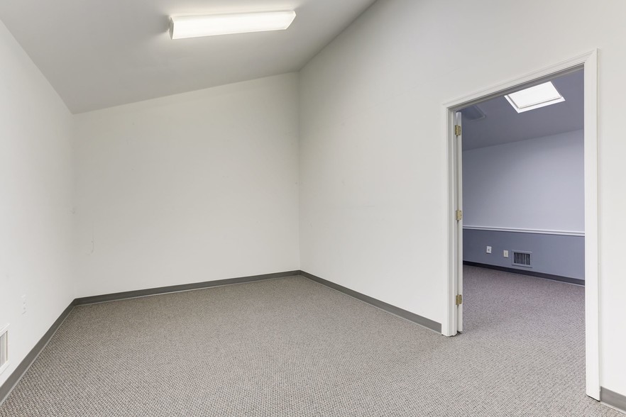 More Photos Of 2915-2917 Hunter Mill Rd, Oakton Medical For Sale