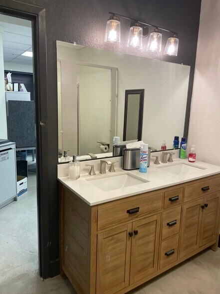 More Photos Of 8603 N New Braunfels Ave, San Antonio Medical For Sale