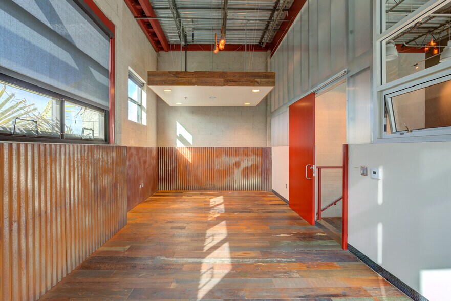 More Photos Of 130 Lomita St, El Segundo Research And Development For Lease