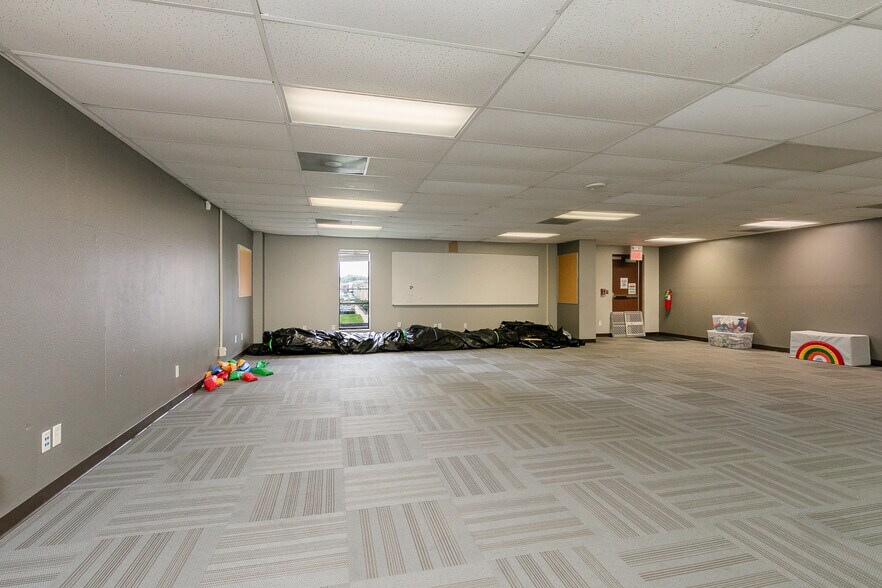 More Photos Of 500 W Daniels St, Ozark Office For Sale