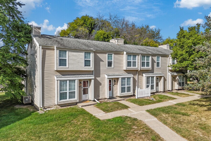 More Photos Of 2645 Newbury Cir, Burlington Apartments For Sale