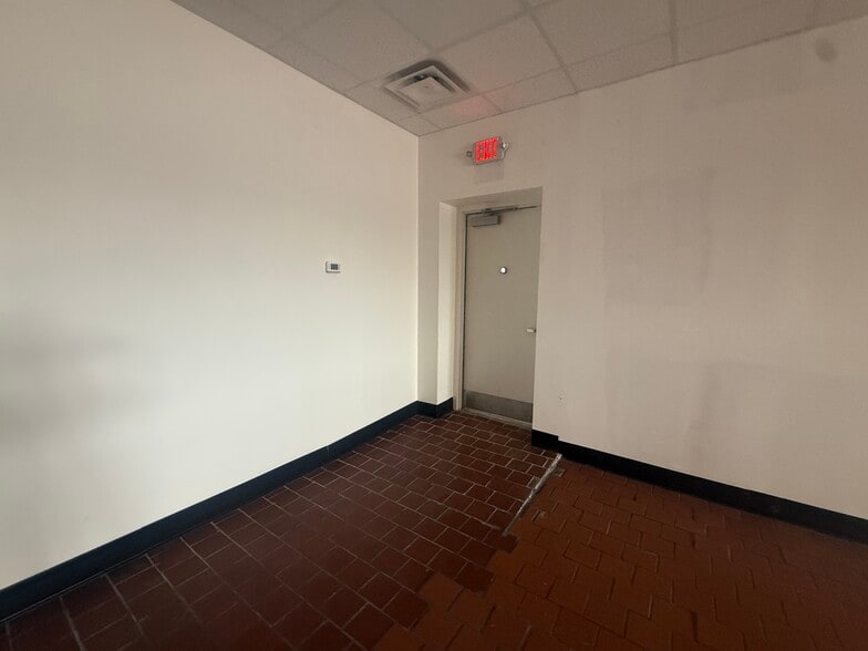 More Photos Of 114 W Market St, Greenwood Loft Creative Space For Lease