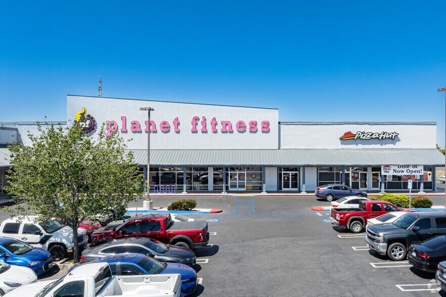 More Photos Of 601-633 Cecil Ave, Delano General Retail For Lease