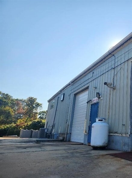 More Photos Of 20 Walts Way, Narragansett Warehouse For Lease