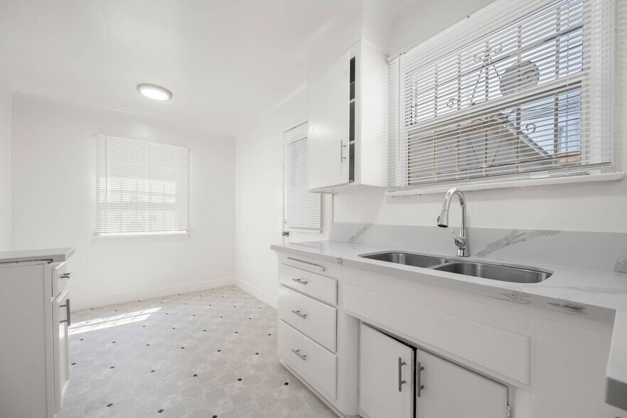 More Photos Of 6036 10th Ave, Los Angeles Apartments For Sale