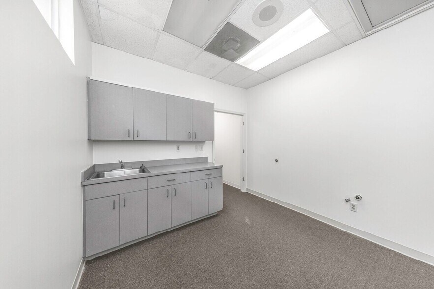 More Photos Of 14517 Bruce B Downs Blvd, Tampa Medical For Lease