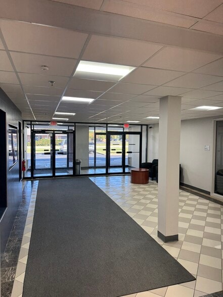 More Photos Of 1601 Bond St, Naperville Office For Lease
