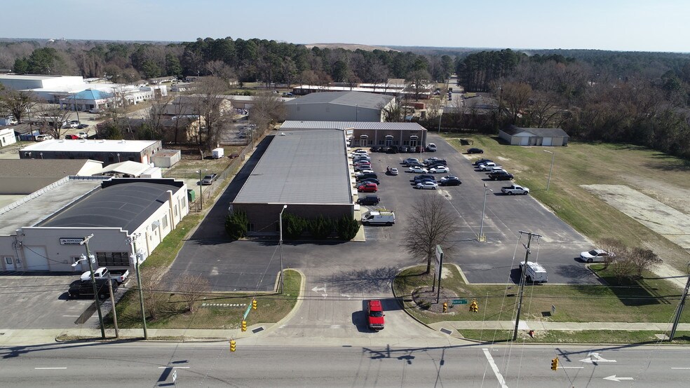 More Photos Of 726 Ramsey St, Fayetteville Flex For Lease