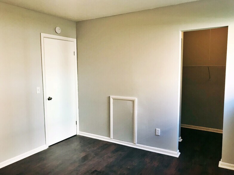 More Photos Of 1833-1845 E 31st St, Lorain Apartments For Sale