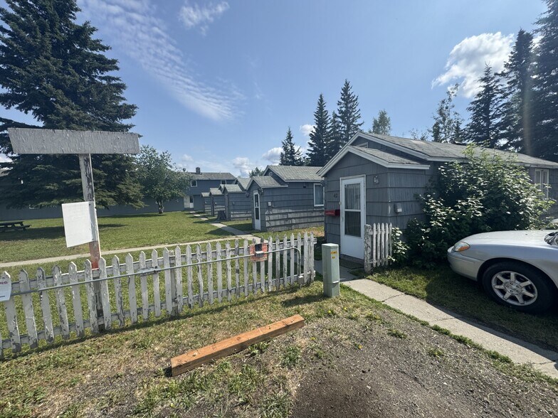 More Photos Of 1901 Mary Ann St, Fairbanks Apartments For Sale