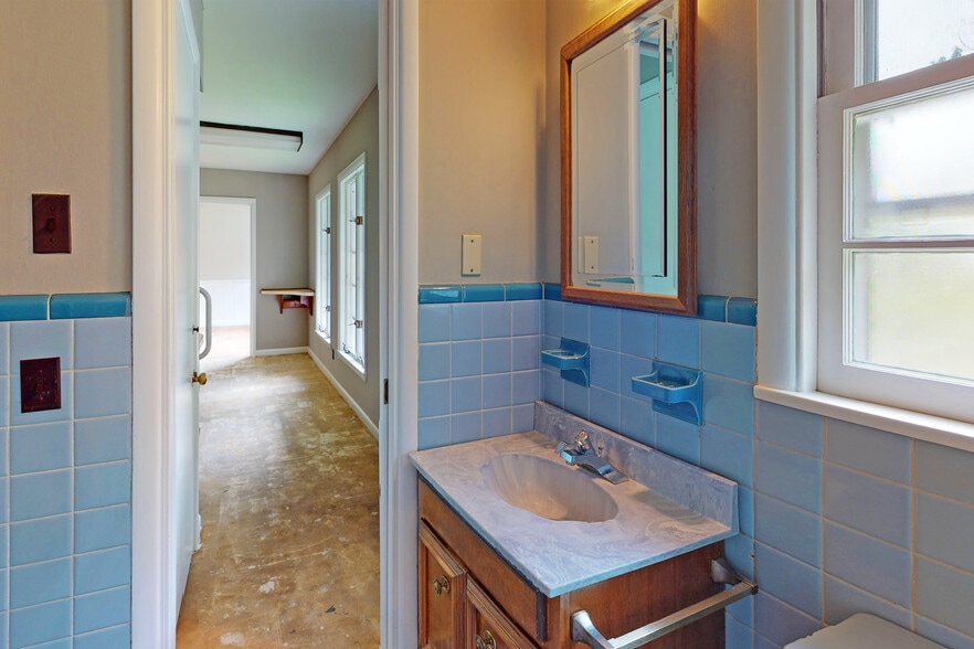 More Photos Of 9212 Preston Hwy, Louisville Office For Sale
