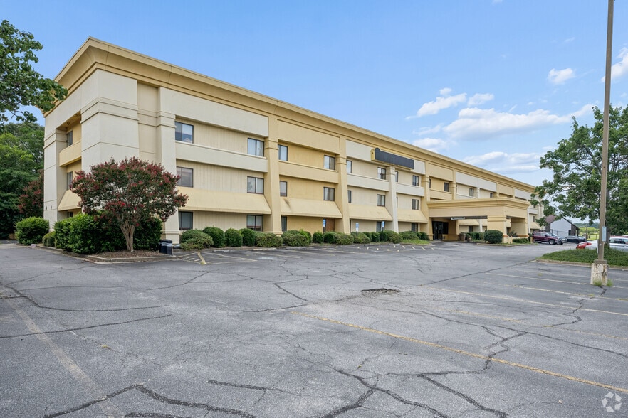 More Photos Of 2919 Warm Springs Rd, Columbus Hotel For Sale