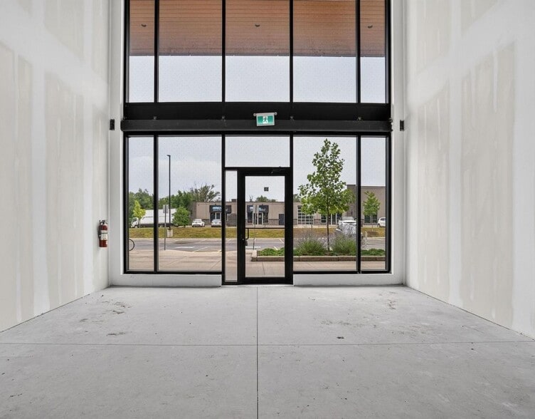 More Photos Of 530 Speers Rd, Oakville Office For Sale